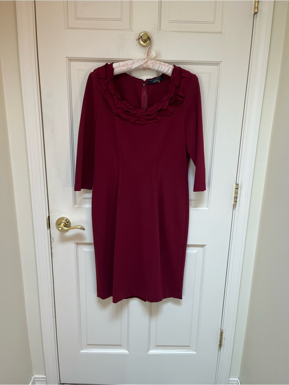 Elie Tahari Elegant Burgundy Sheath Dress with Ruffle Collar